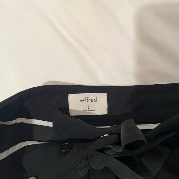 Aritiza | Wilfred Black Shorts - Picture 3 of 4